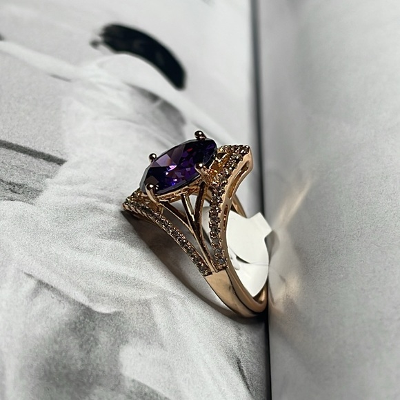 Deep amethyst gold ring - Picture 4 of 6